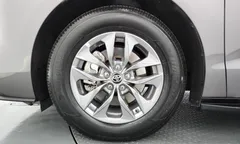 2023 Toyota Sienna 2.5 Hybrid AWD, серый — фото 5