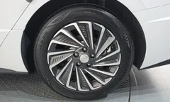 2023 Hyundai Sonata Premium Plus — фото 5