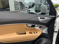 2023 Volvo XC90 T8 Ultimate Bright Hybrid — фото 8