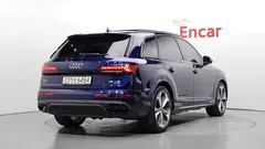 2022 Audi Q7 55 TFSI Quattro Premium — фото 2