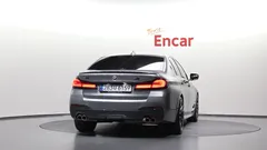 2023 BMW 5-Series 520i M Sport — фото 4
