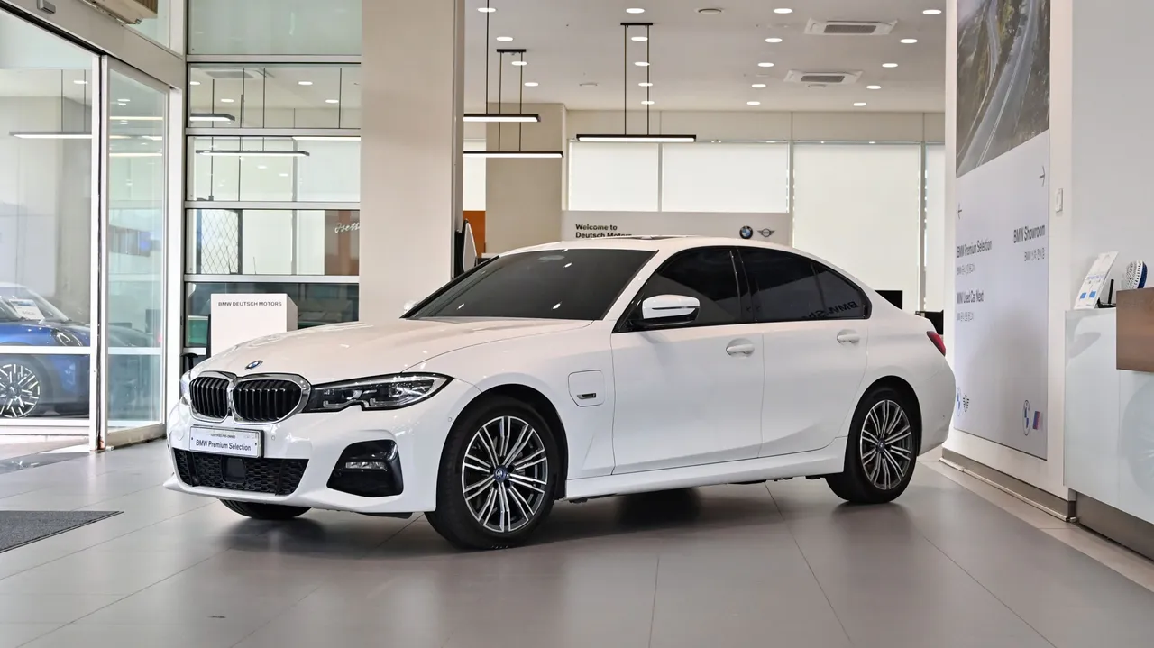 2022 BMW 3-Series 320e M Sports