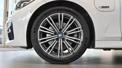 2022 BMW 3-Series 320e M Sports — фото 5
