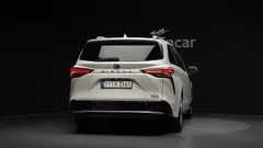 2021 Toyota Sienna 2.5 Hybrid 2WD, белый — фото 4