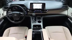 2021 Toyota Sienna 2.5 Hybrid 2WD, белый — фото 7