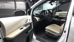 2021 Toyota Sienna 2.5 Hybrid 2WD, белый — фото 10
