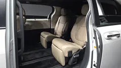 2021 Toyota Sienna 2.5 Hybrid 2WD, белый — фото 12