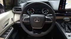 2021 Toyota Sienna 2.5 Hybrid 2WD, белый — фото 13