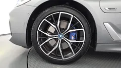 2023 BMW 5-Series 530e M Sport — фото 5