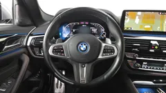 2023 BMW 5-Series 530e M Sport — фото 13