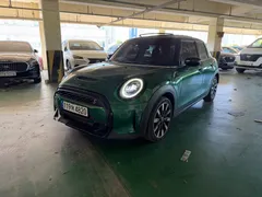 2023 Mini Cooper 5Door Classic — фото 11