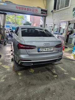 2023 Audi A6 45 TFSI Quattro Premium — фото 4