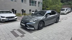 2022 Toyota Camry 2.5 XSE Hybrid, серо-серебристый — фото 11