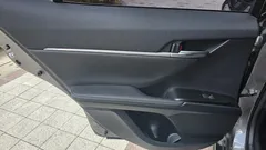 2022 Toyota Camry 2.5 XSE Hybrid, серо-серебристый — фото 18