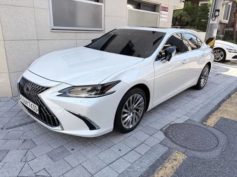 2023 Lexus ES Executive