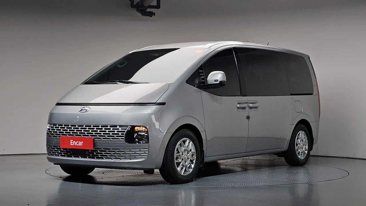 2023 Hyundai Staria 4WD Tourer 11-Seater