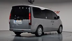 2023 Hyundai Staria 4WD Tourer 11-Seater — фото 2