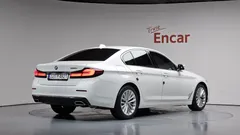 2022 BMW 5-Series 520i Luxury — фото 2