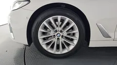 2022 BMW 5-Series 520i Luxury — фото 5