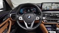 2022 BMW 5-Series 520i Luxury — фото 13