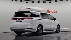 2023 Kia Carnival Diesel 9-Seater Hi-Limousine — фото 2