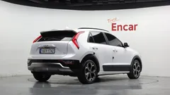 2023 Kia Niro Signature — фото 2