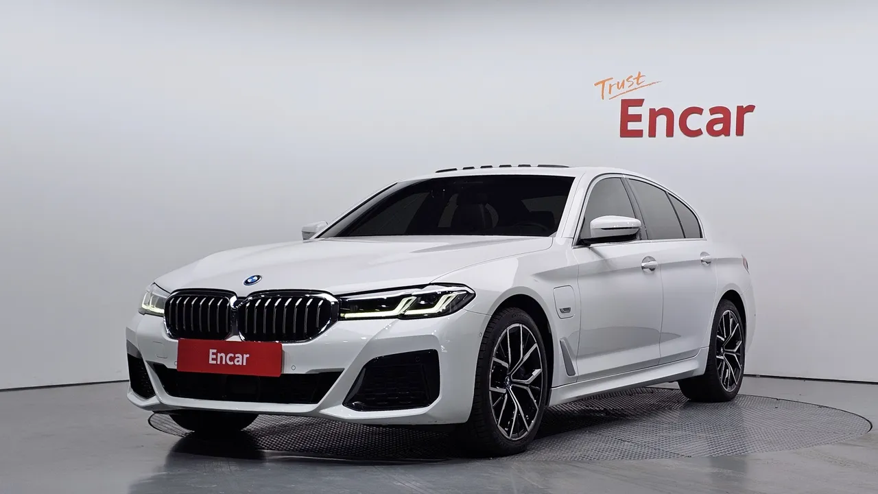 2022 BMW 5-Series 530e M Sport