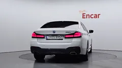 2022 BMW 5-Series 530e M Sport — фото 4