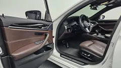 2022 BMW 5-Series 530e M Sport — фото 10
