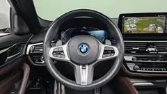2022 BMW 5-Series 530e M Sport — фото 13
