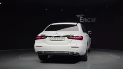 2022 Mercedes-Benz E-Class E300e 4MATIC Exclusive — фото 4
