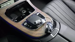 2022 Mercedes-Benz E-Class E300e 4MATIC Exclusive — фото 18