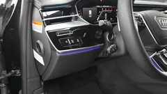 2023 Audi A8 50 TDI Quattro Premium — фото 13