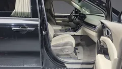 2023 Kia Carnival Gasoline 9-Seater Hi-Limousine — фото 11