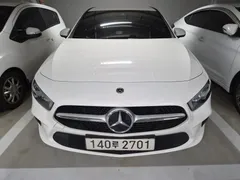 2023 Mercedes-Benz A-Class A220 Hatchback — фото 3