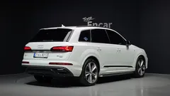 2022 Audi Q7 55 TFSI Quattro Premium — фото 2