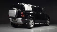 2023 Land Rover Defender 110 D250 SE — фото 2