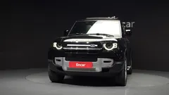 2023 Land Rover Defender 110 D250 SE — фото 3