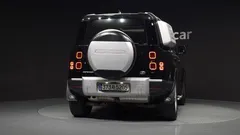 2023 Land Rover Defender 110 D250 SE — фото 4