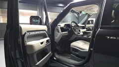 2023 Land Rover Defender 110 D250 SE — фото 10