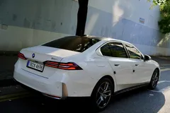 2024 BMW 5-Series 520i — фото 3