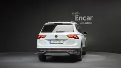 2023 Volkswagen Tiguan 2.0 TSI Prestige — фото 4