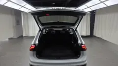 2023 Volkswagen Tiguan 2.0 TSI Prestige — фото 18