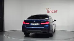 2022 BMW 5-Series M550i xDrive — фото 4