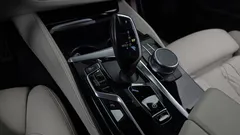 2022 BMW 5-Series M550i xDrive — фото 9