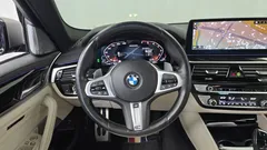 2022 BMW 5-Series M550i xDrive — фото 13