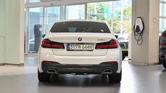 2023 BMW 5-Series 530e M Sport — фото 3