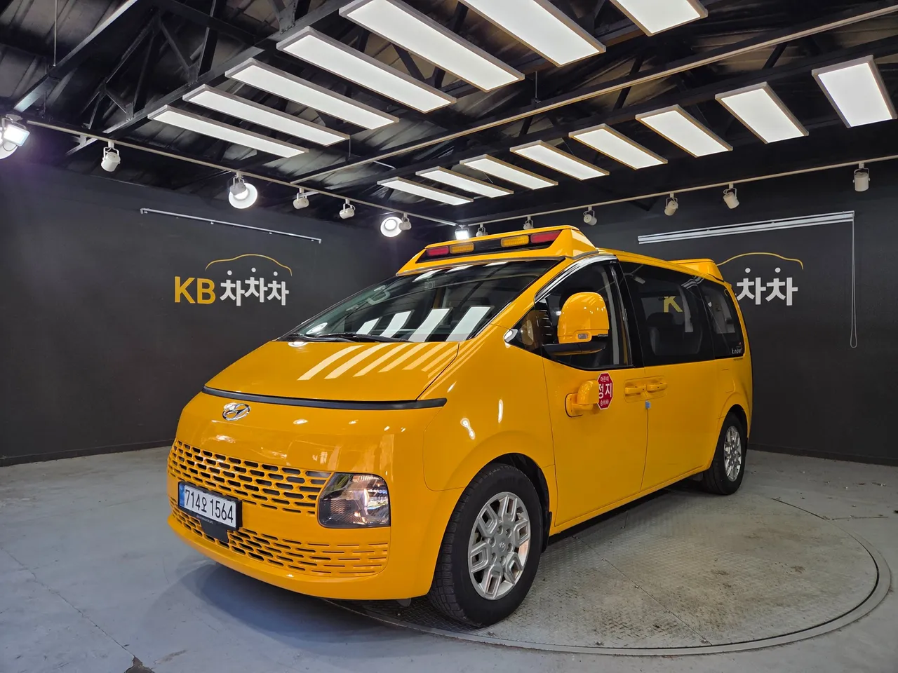 2023 Hyundai Staria L3.5  Kinder Safety Car