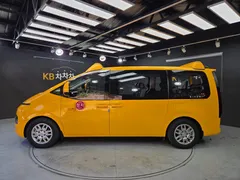 2023 Hyundai Staria L3.5 Kinder Safety Car — фото 5