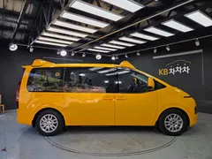 2023 Hyundai Staria L3.5 Kinder Safety Car — фото 6